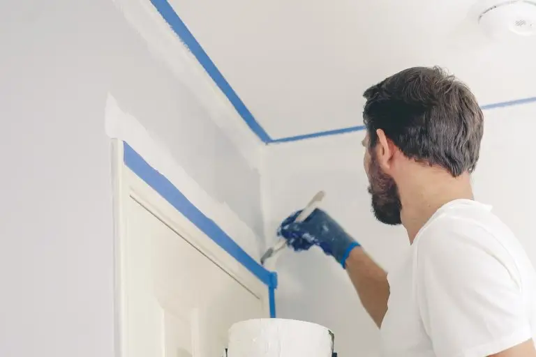 Comment entretenir vos murs après des travaux de peinture professionnelle